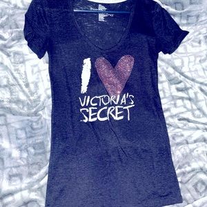 VS tee